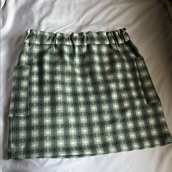 Copper Key Green and White Mini Cargo Skirt - Picture 6 of 8